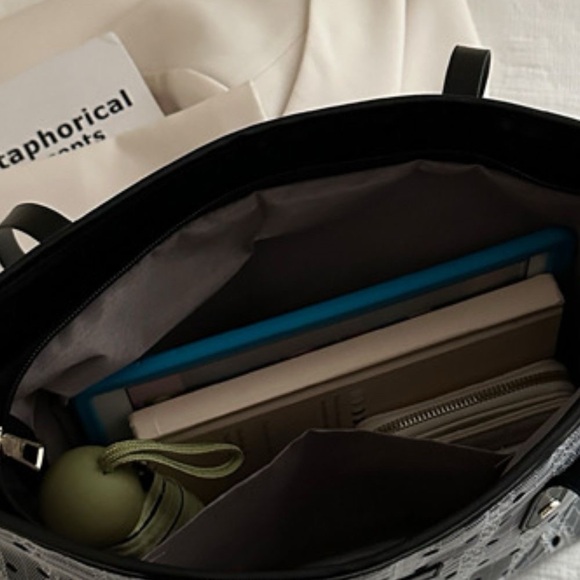 I 🖤 You Heart Plaid PU Leather Strap Tote Bag - Picture 2 of 8